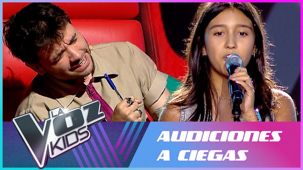 Lara Baez canta 