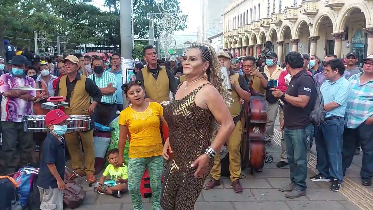 Llego keiry sorprendente con el traje de selena