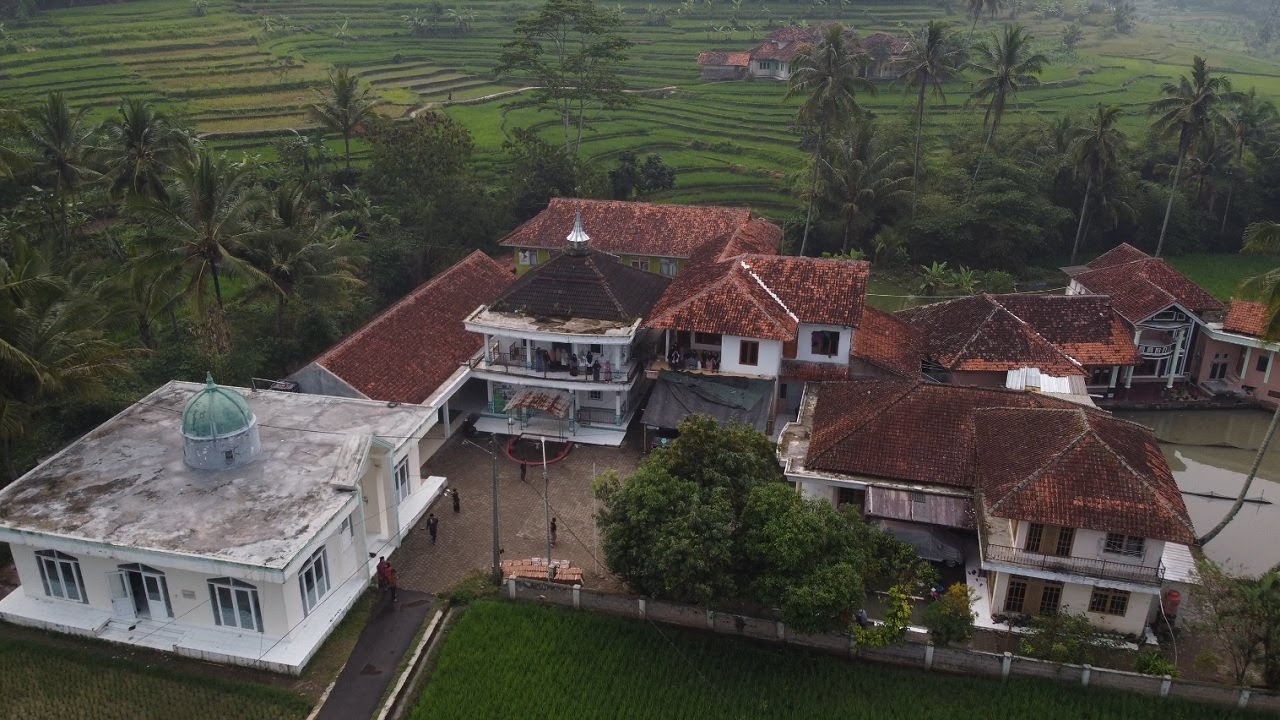 SETELAH HUJAN TUH BIKIN NYAMAN.. SUASANA PESANTREN DAWUAN DI TENGAH SAWAH SORE HARI #JEJAKLELUHUR