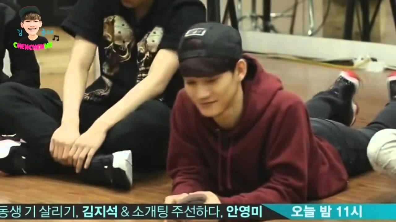 Chen & EXO cute moment