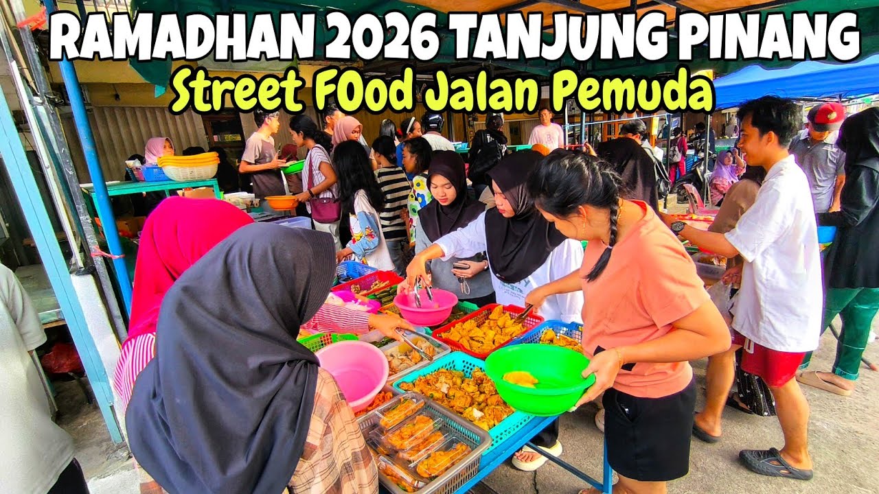 Tour Jalan Kaki❗Makanan Jalanan Bulan Ramadhan sangat Ramai dan makanan Melimpah di Negeri Melayu 🇮🇩