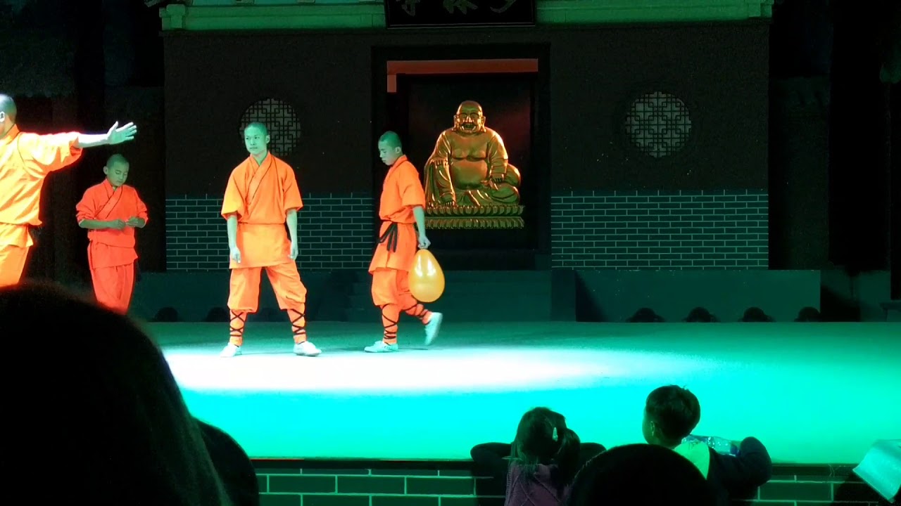 Shaolin Kloster. Nadel durch Glas Scheibe
