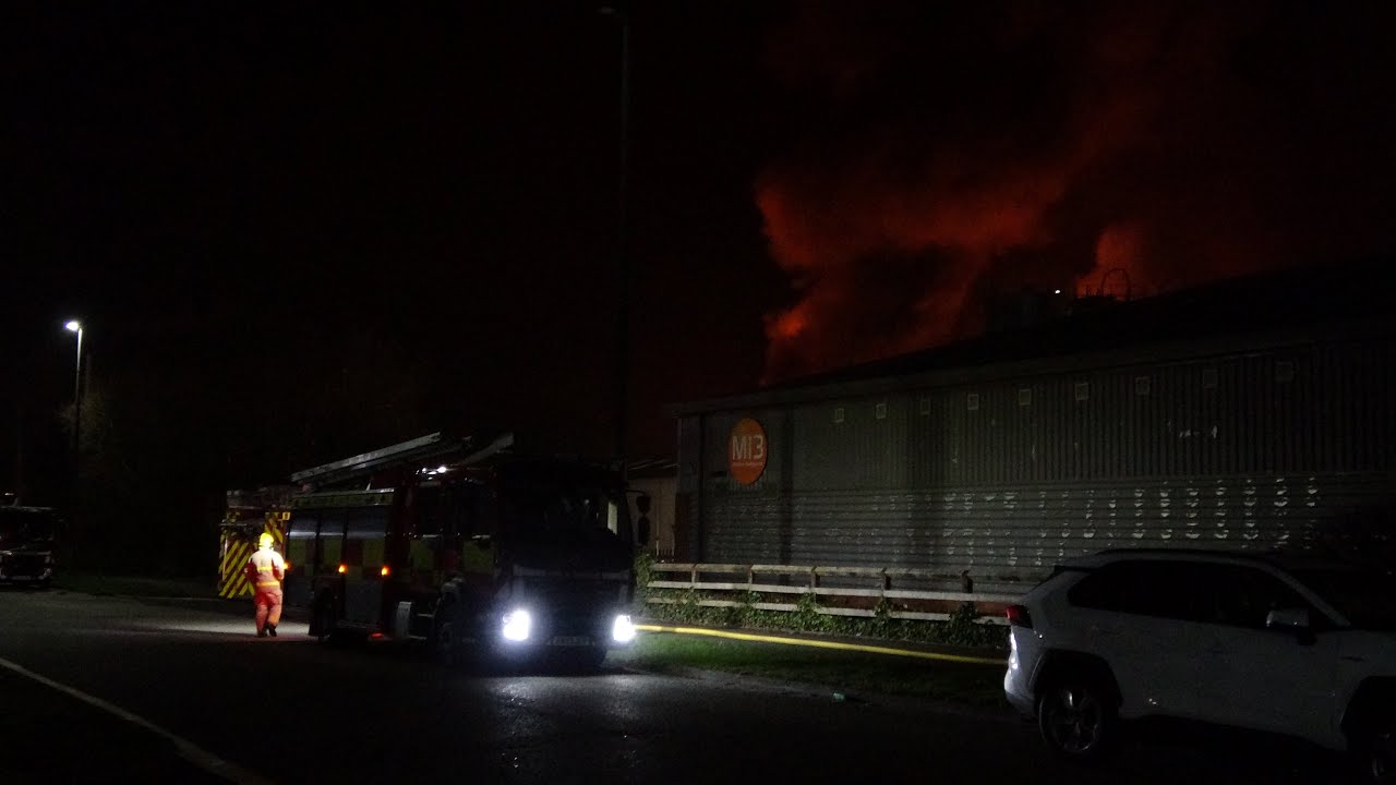 *MAJOR INCIDENT* Fire Engines Responding to MAJOR FIRE in Blackburn!