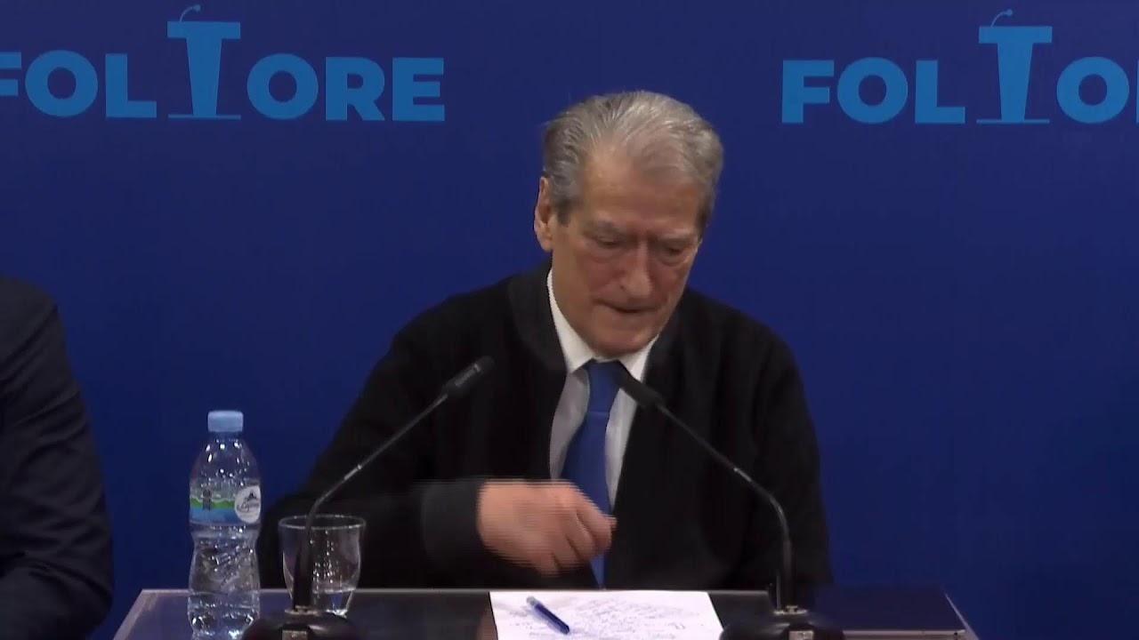 Foltore me qytetarët në degën 7 në Tiranë.