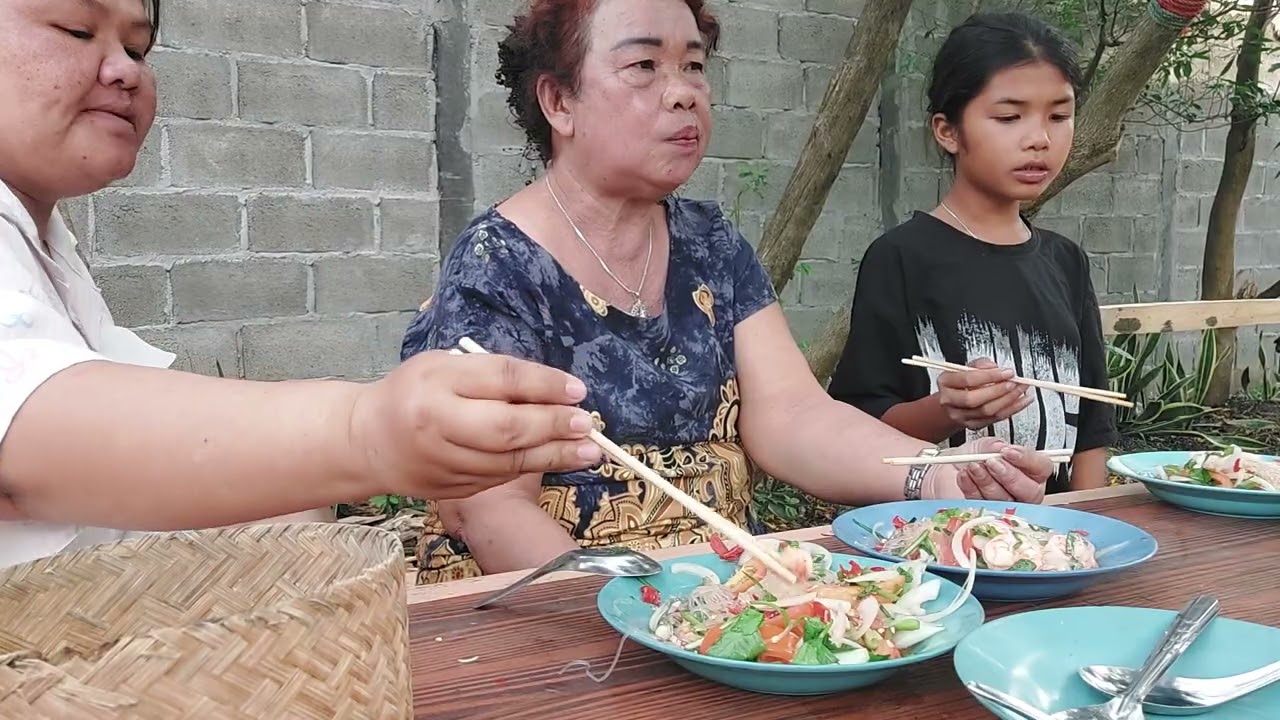 ขอบใจลูกสาวที่ยู่ประจอบส่งเงินให้แม่กินยำกุ้งฝีมือนางมลแชบๆ