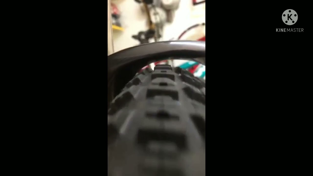 ROCKSHOX FORK 26ER WITH WHELSET 27.5/2.20 MAXXIS TIRE