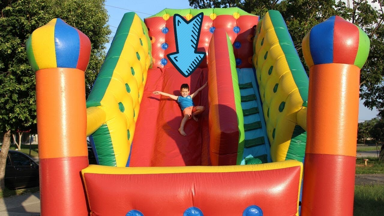 BRINCANDO NO PARQUINHO com Brinquedos Infl&aacute;veis e Pula Pula