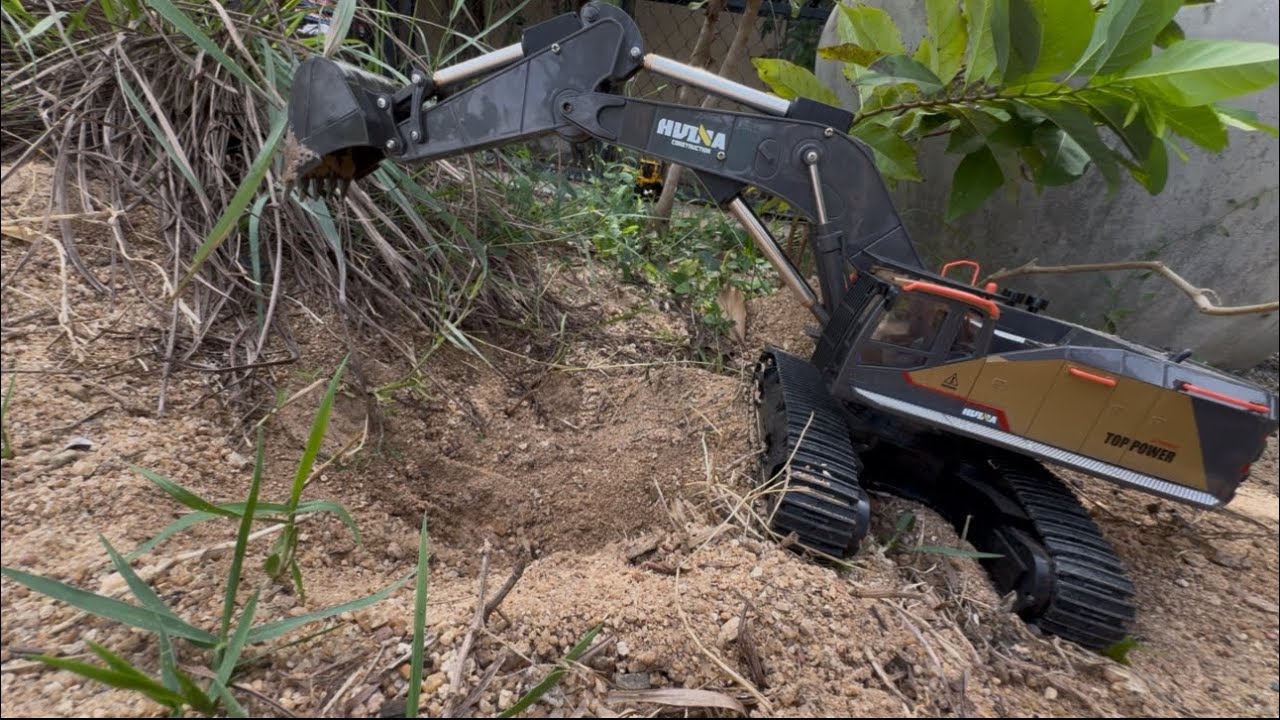 Strong Scale1/14 : RC Excavator Huina 1592 upgraded servo & Dump truck #shorts #viral #trending 