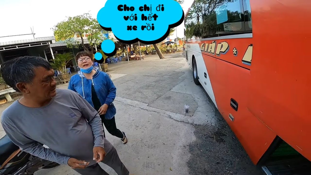 Cho người phụ nữ quá dang khi bị lỡ đường hết xe !