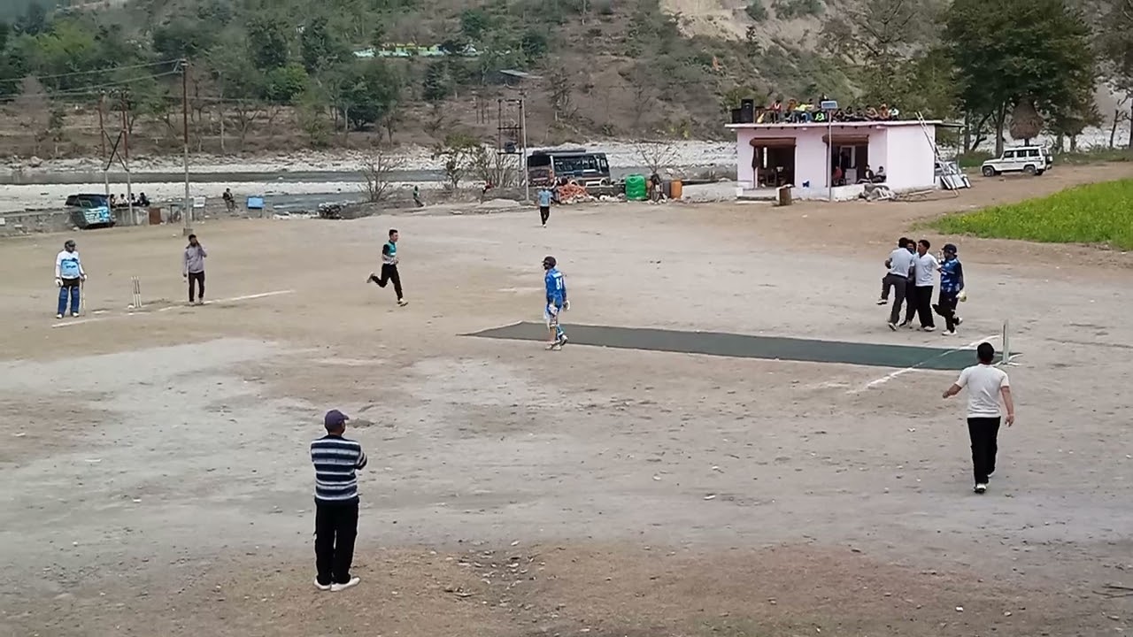 72 रन बना पाई खुटी 11 गजब की बॉलिंग 