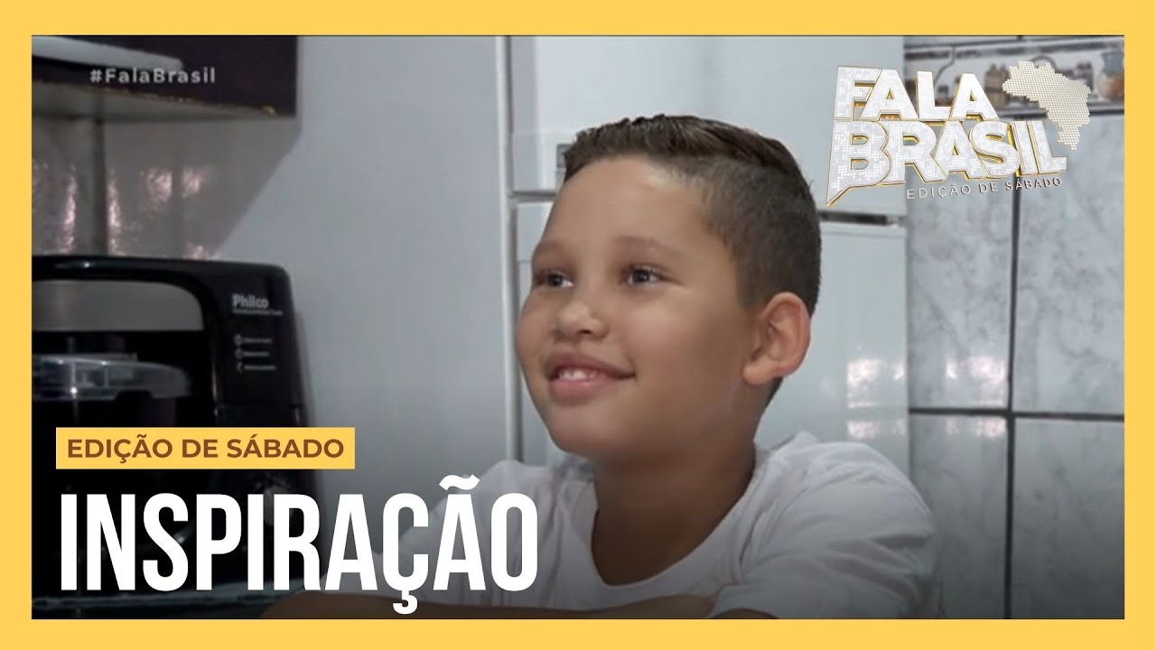 Garotinho de 8 anos ajuda nas tarefas de casa e faz sucesso na internet