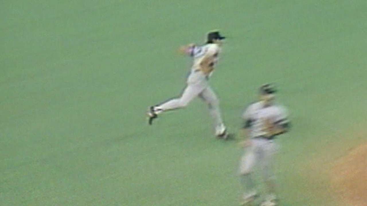 NYY@SEA: Mattingly makes great play at third