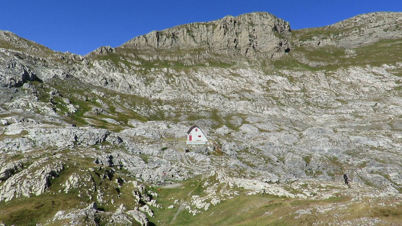 Capanna Morgantini 2237 m - Valle Pesio.