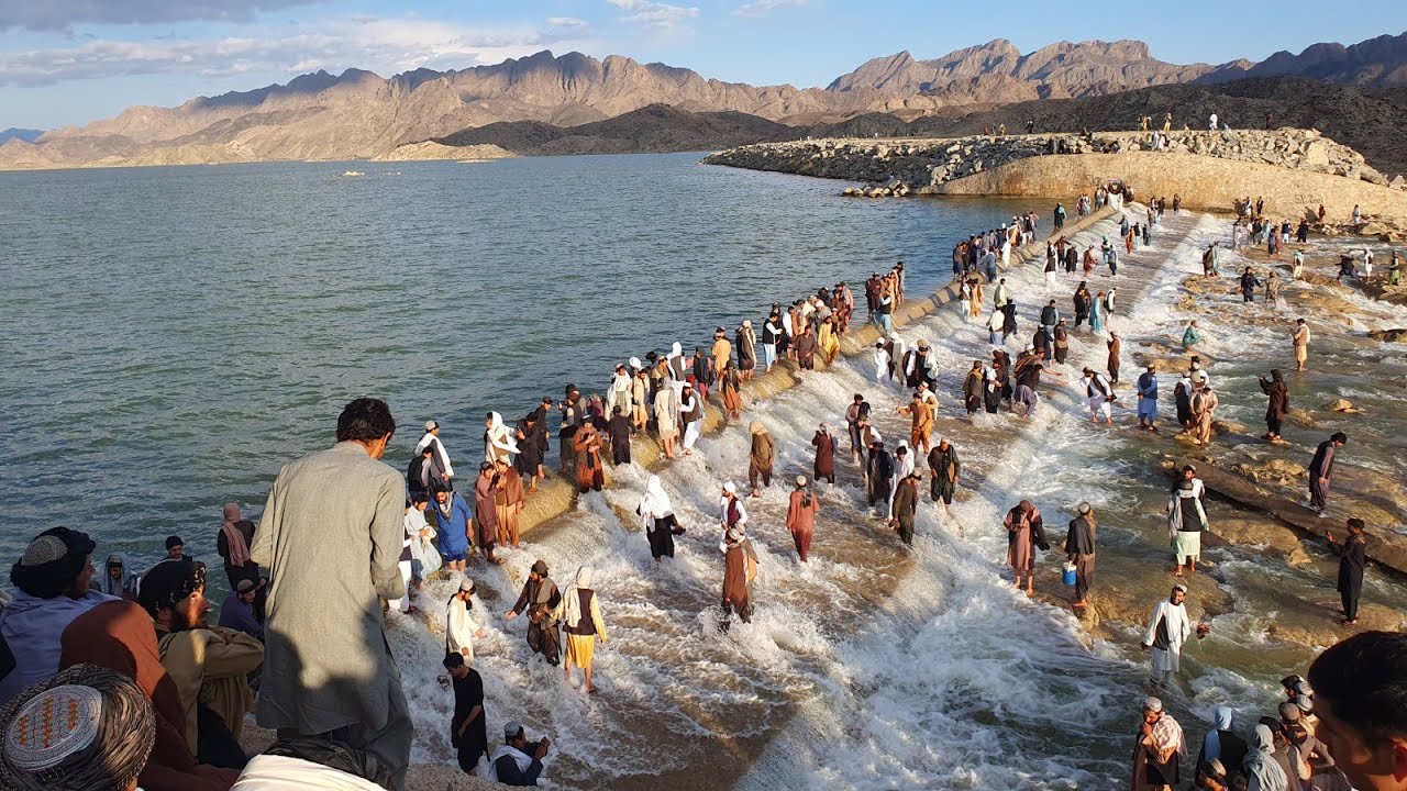 کندهار کې د دهلې بند ډکېدل؛ زرګونه مېله‌وال دغه بند ته د تفریح لپاره ورځي
