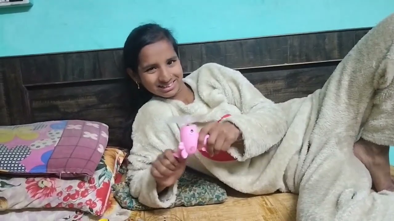 Bhai Chala apni bahan ko school se Lene