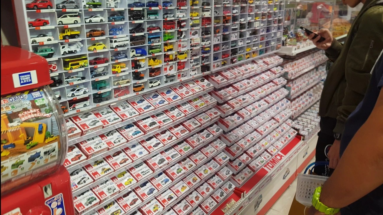 INSIDE THE TOKYO TOMICA SHOP!