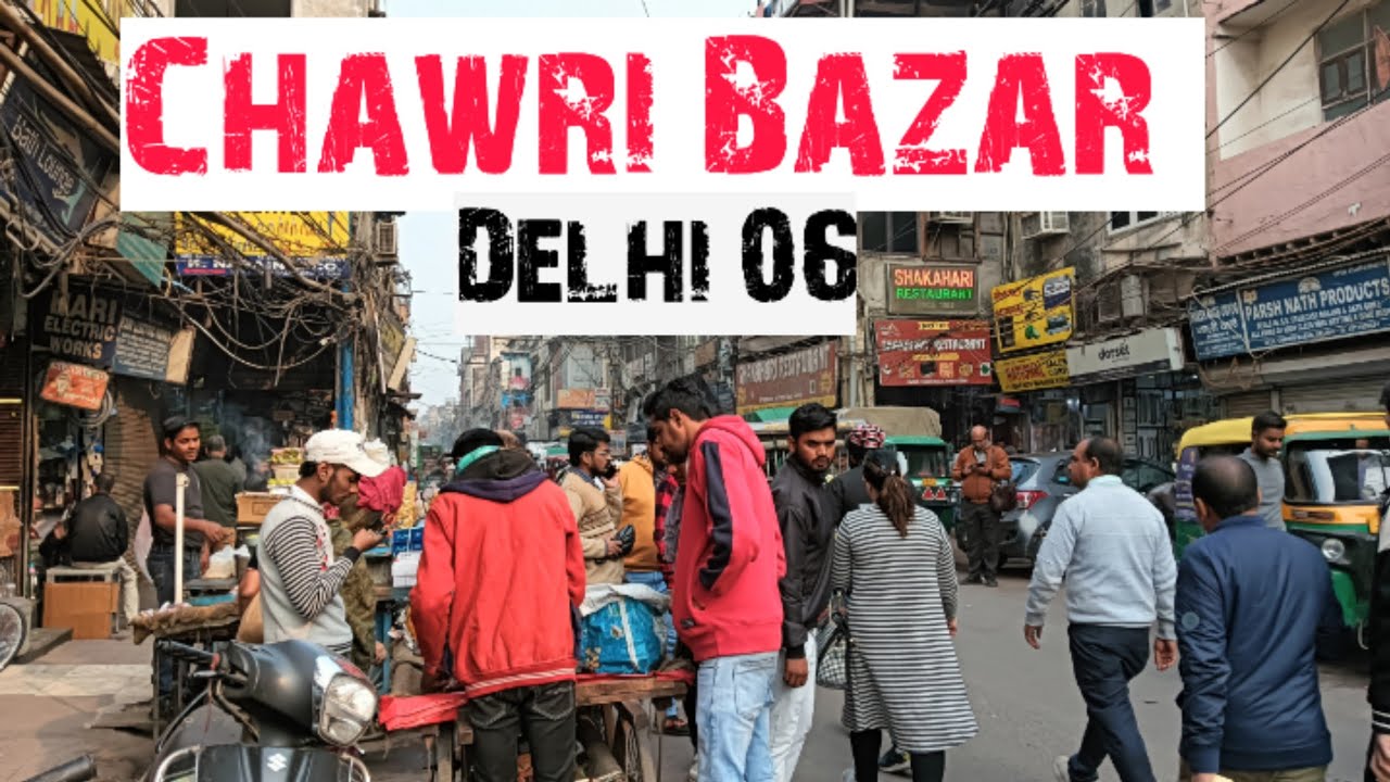 Walking Tour: Chawri Bazar, Chandni Chowk, Delhi 06. Busy street of Chawri Bazar.