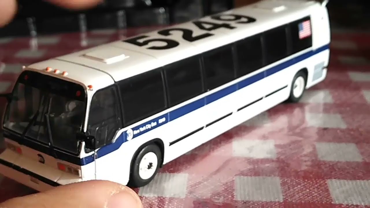 Unboxing the Iconic Replica MTA RTS Bus