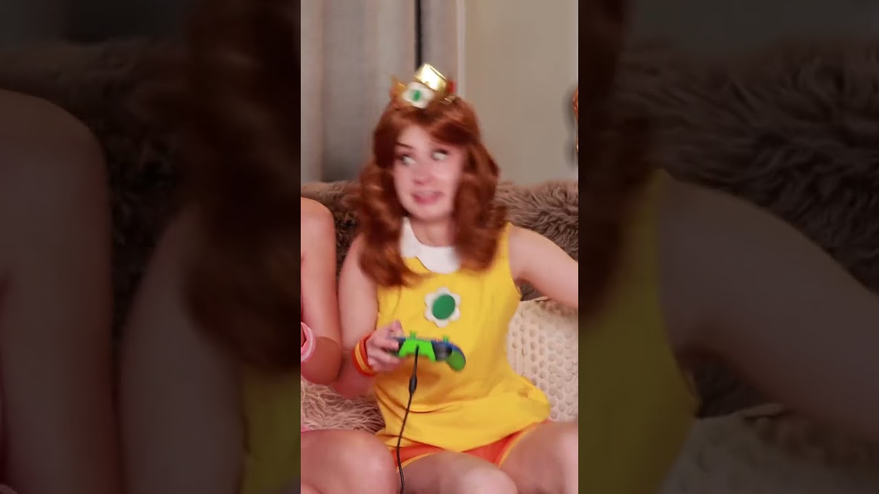 Playing with PDP Nintendo Switch controllers as Peach and Daisy (cosplay) #sponsored
