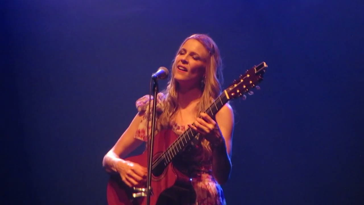 KATIE JAMES   EL VIOLÍN DE BECHO   SALA ZITARROSA   150324