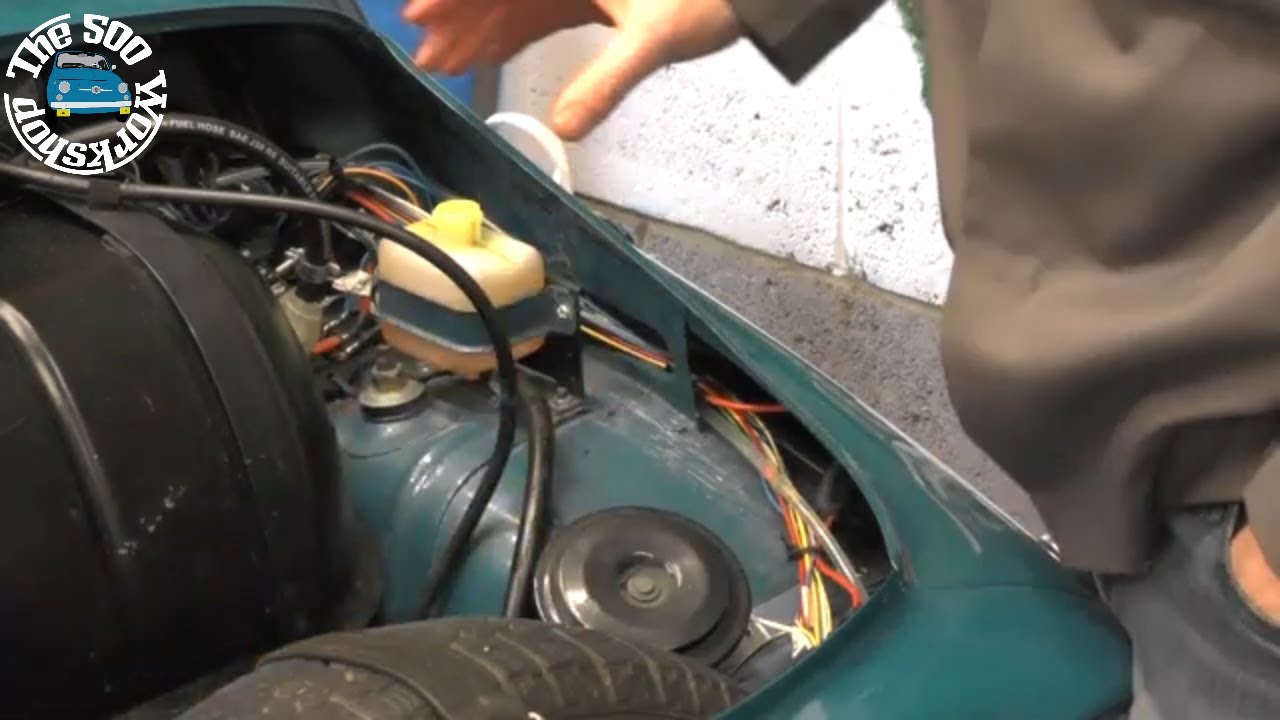 112 Replacing the Brake Fluid on a Classic Fiat 500