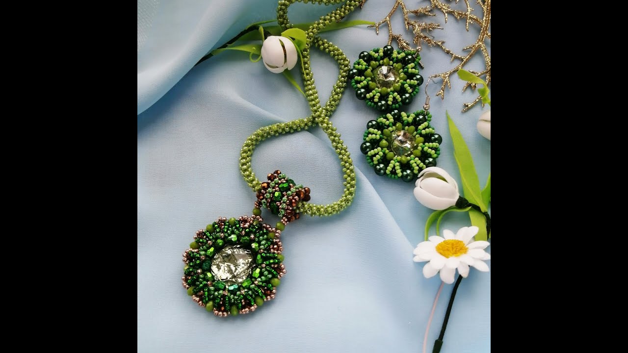 Green Beads jewelry Set. Beaded Necklace and Earrings Set. Набор украшений из бисера и бусин