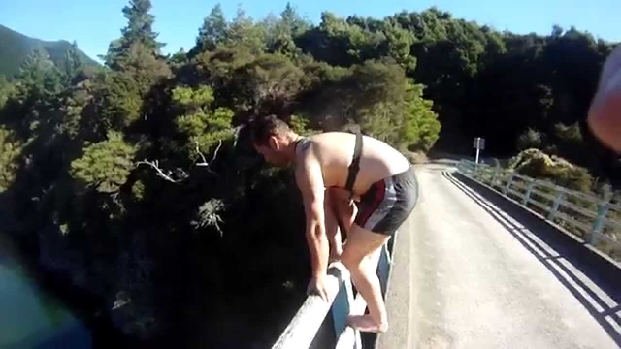 35+ ft Bridge Jump in New Zealand