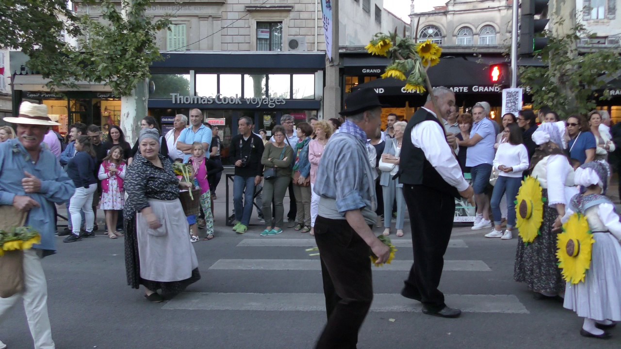 #Traditions de#Provence ville d'Arles le défilé de la Pégoulade 2017