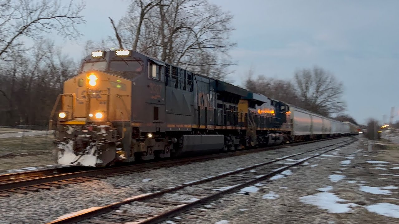 CSX 3387 leads M573 at Horse Cave