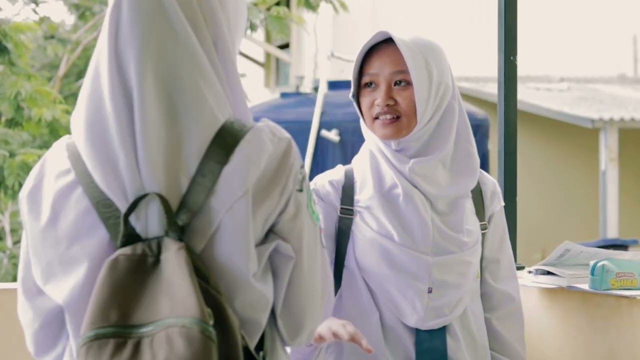 Senyum yang Tidak Kutemukan di Buku