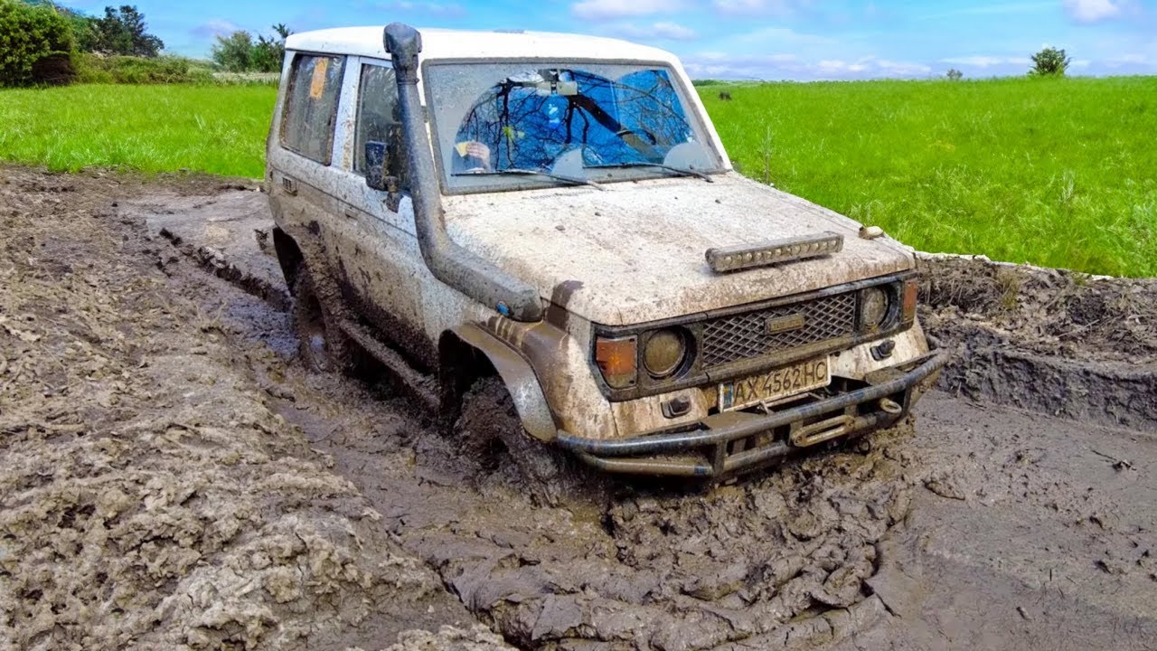 MUD OFF Road - Toyota 70 vs Suzuki Vitara vs NIVA vs UAZ