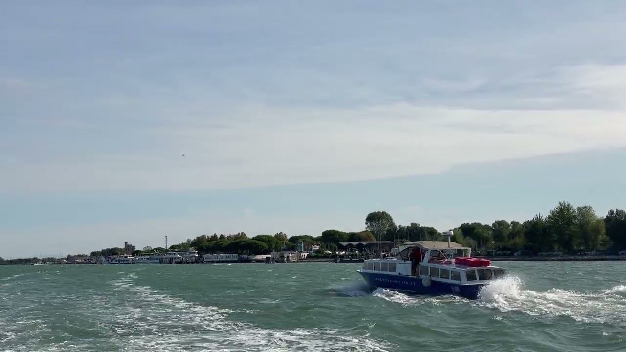Abfahrt vom Schiffsanleger Punta Sabbioni Richtung Venedig