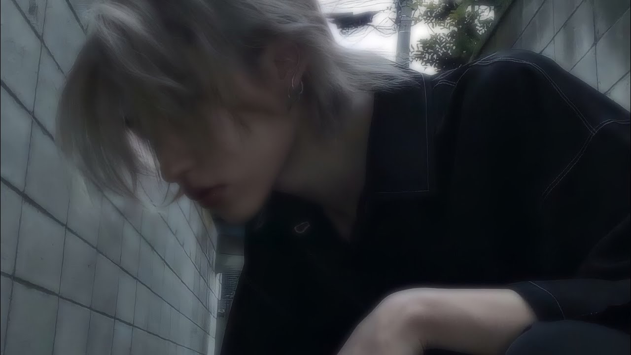 ⚡︎ slice me with those facial features . . 🐈‍⬛