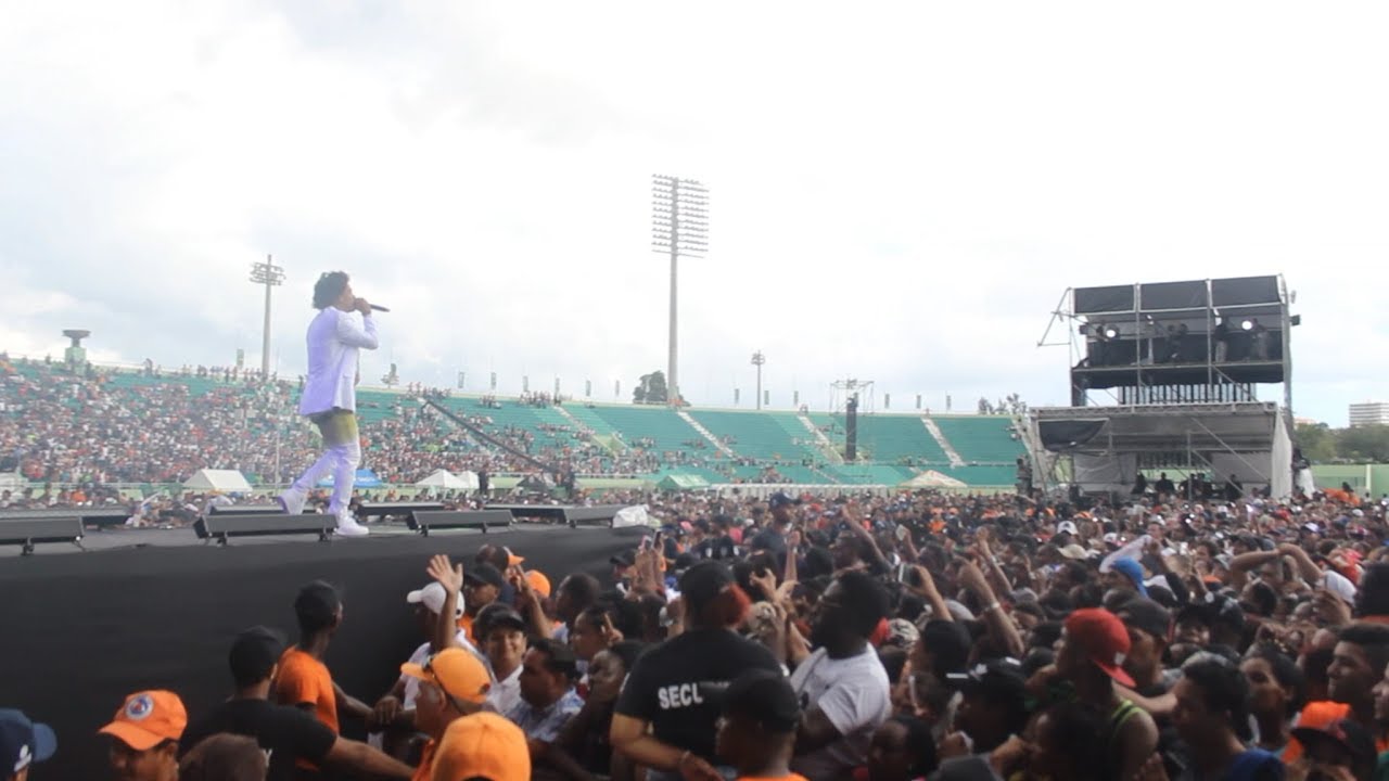 Liro Shaq El Sofoke - Aniversario Telemicro 2017 | Llegada + Camerino + Presentacion |