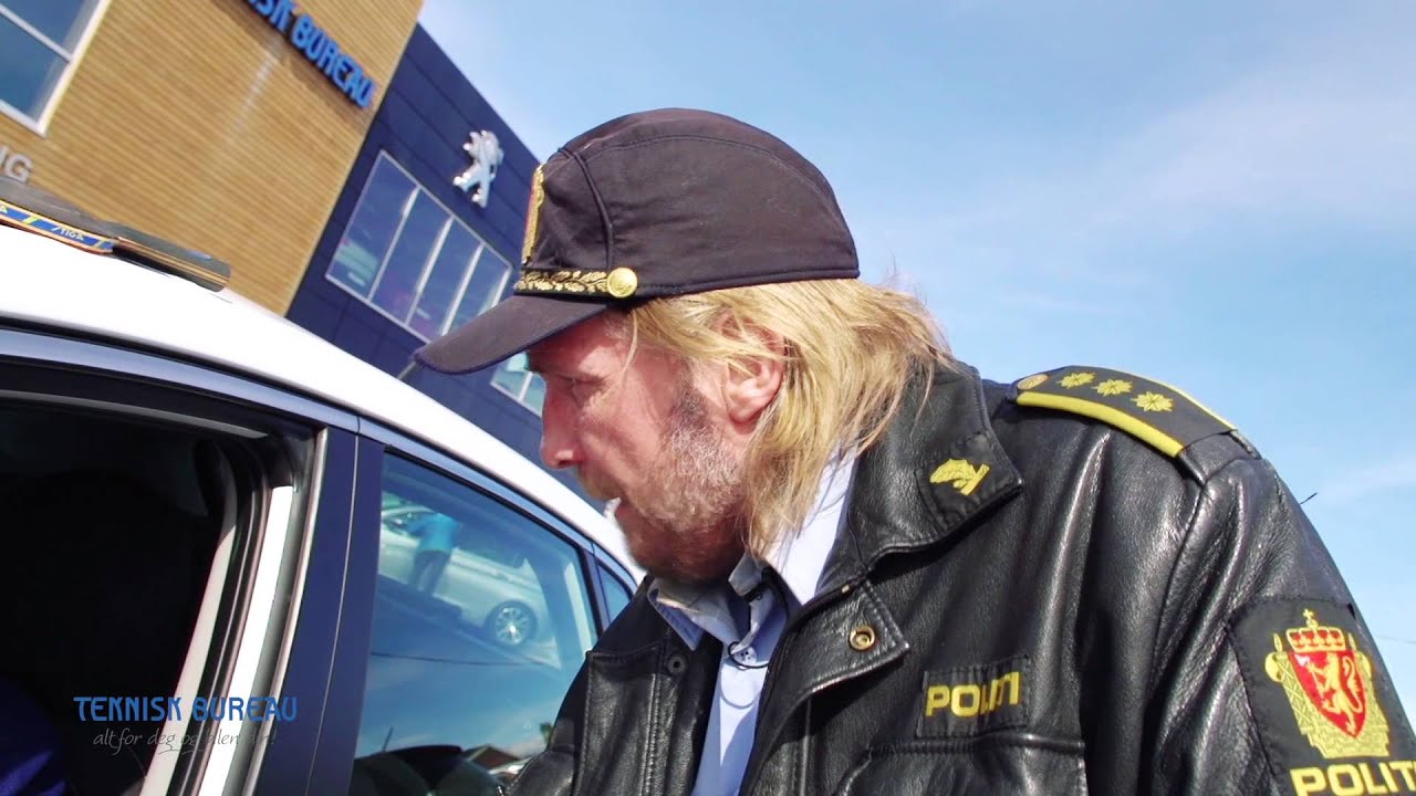 Kliff Arne er tilbake. Denne gang som Trafikkpoliti
