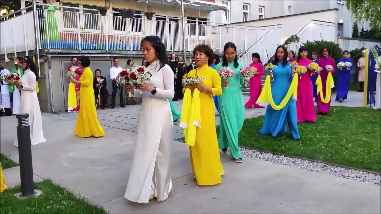 Dâng Hoa Kính Thánh Giuse  CĐCG Wien