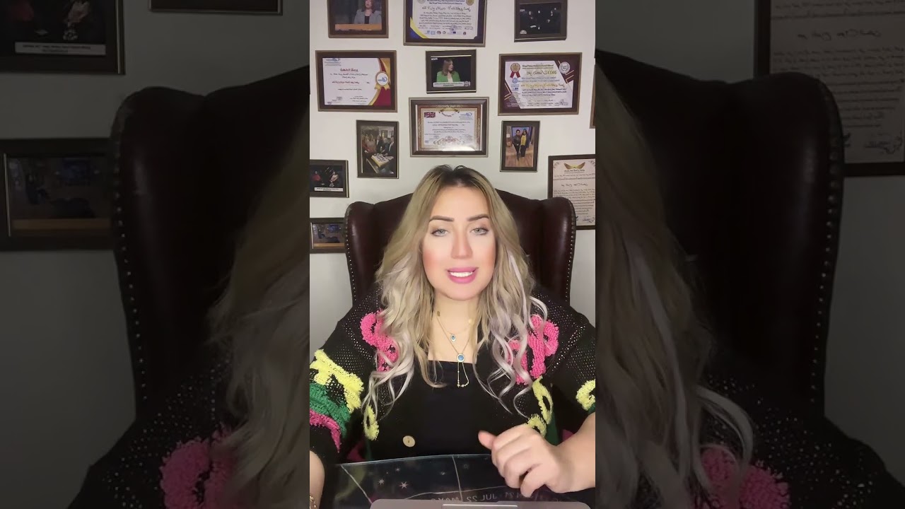 برج الدلو بيفكر ينسحب ولكن مش هيقدر علي هذا القرار اوعدك بذالك ولكن يهتم  عشان حبك وحفاظه علي مصيرها