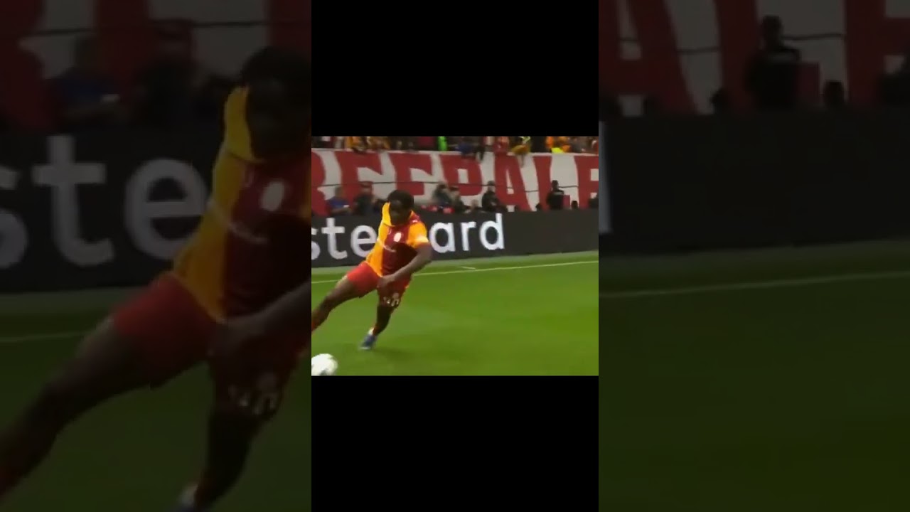 Wilfried Singo vs  Gakpo Liverpool