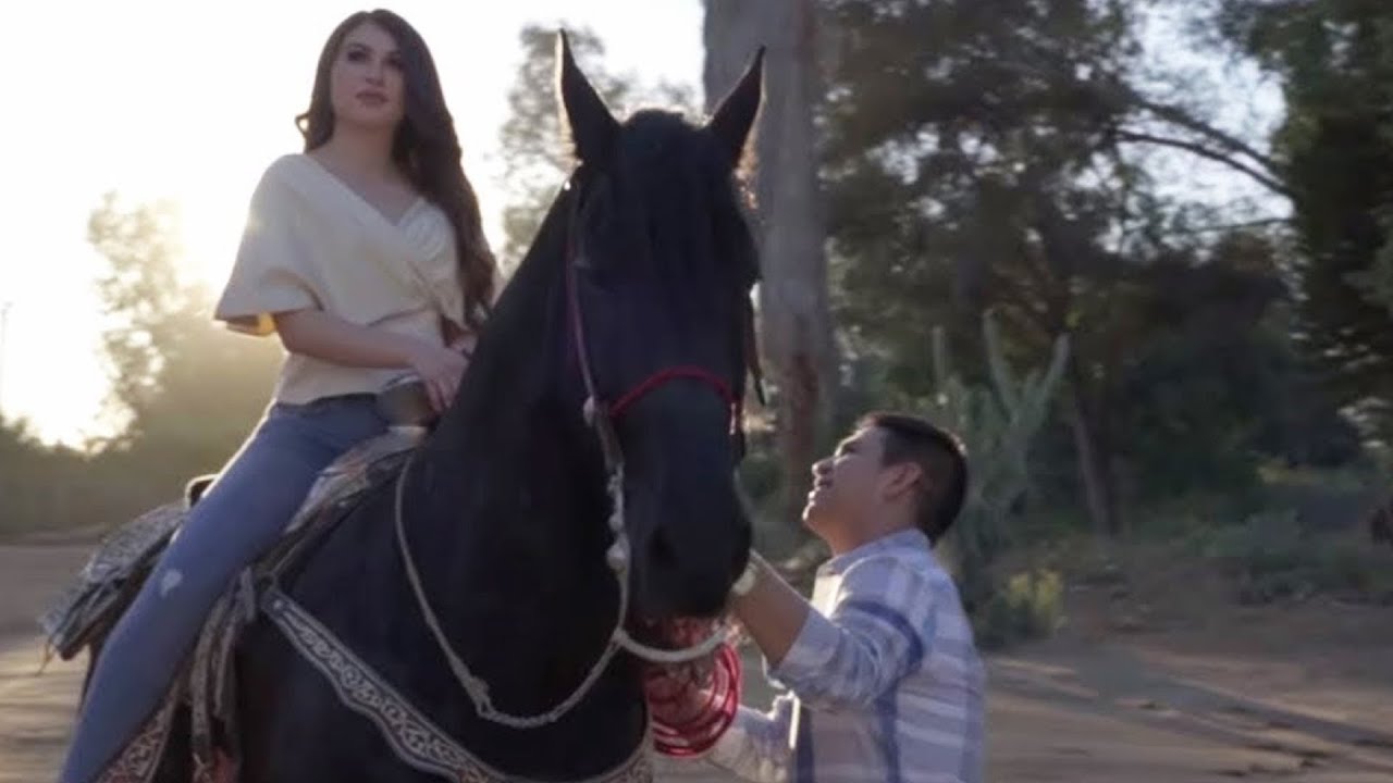 Jovanny Cadena y Su Estilo Privado - No Te Enamores Mas [Official Video]