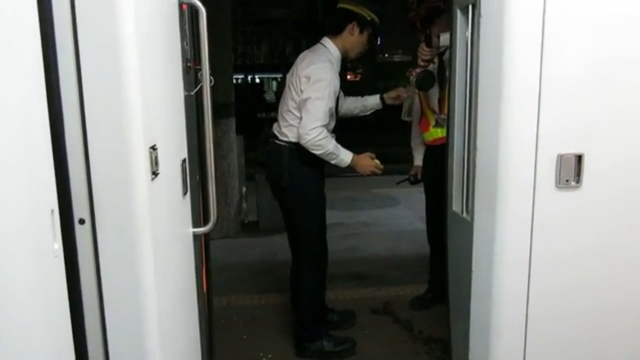 台鐵 20130226 284次 列車長+宜蘭站員 接力協助旅客泡奶