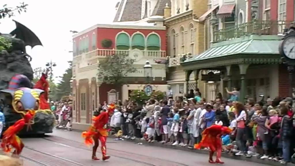 Disneyland Paris - Disney's once upon a dream parade (complete parade - August 4th 2011)