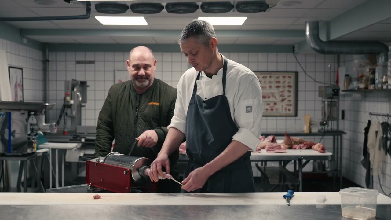 Charcuterie-værkstedet: Sådan laver du salsiccia og stopper pølser