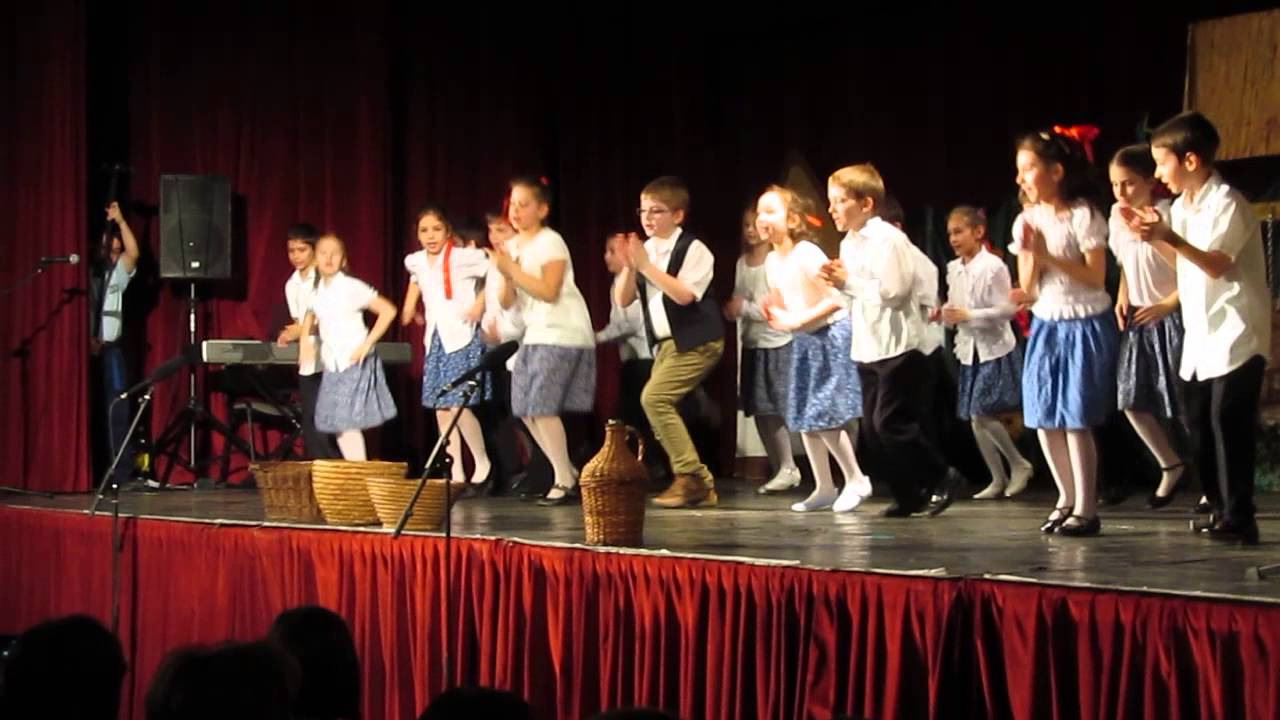 Károlyi fesztivál 2015.03.21   2/A    Házasodik a tücsök