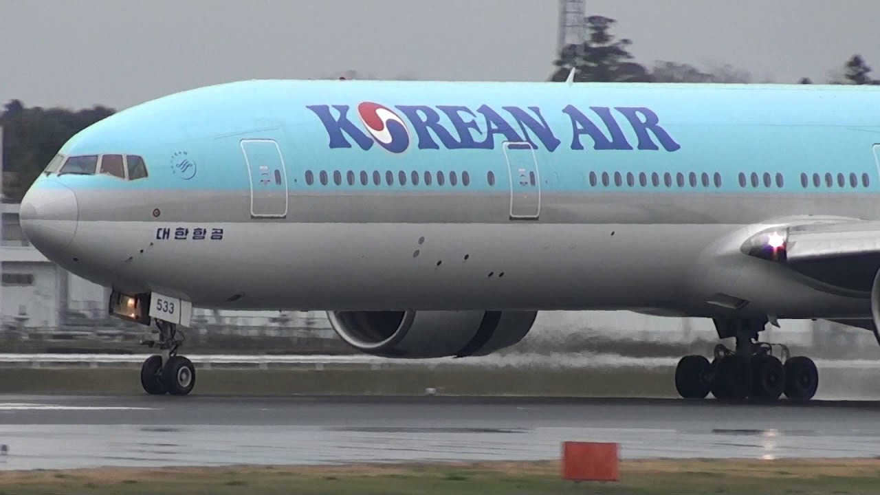 Korean Air Boeing 777-300 HL7533 Landing at NRT 34R
