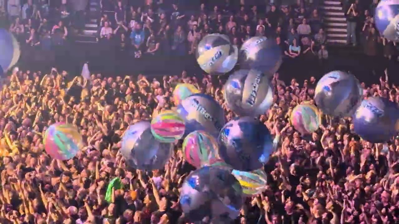 The Offspring “Why Don’t You Get a Job” live @ O2 Arena, London 14th November 2025 