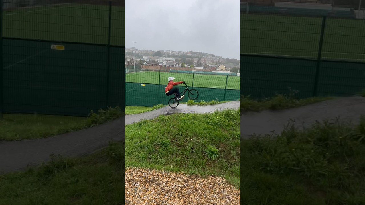 Pumptrack skills at Newhaven 😃☔️ #tarmac #pumptrack #bmxrace