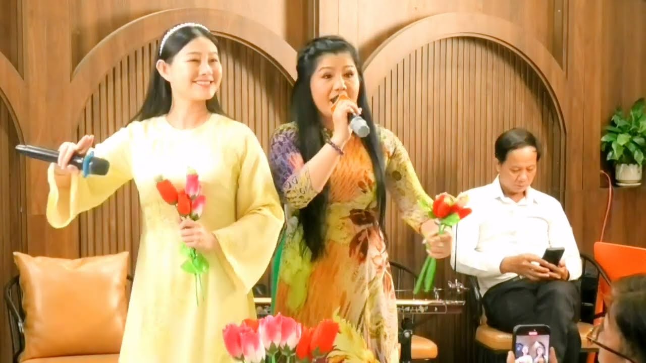 Sự Kết Hợp Bất Ngờ Từ NSND Quế Trân NSƯT Tú Sương Với Trích Đoạn Hồ Quảng Kinh Điển 