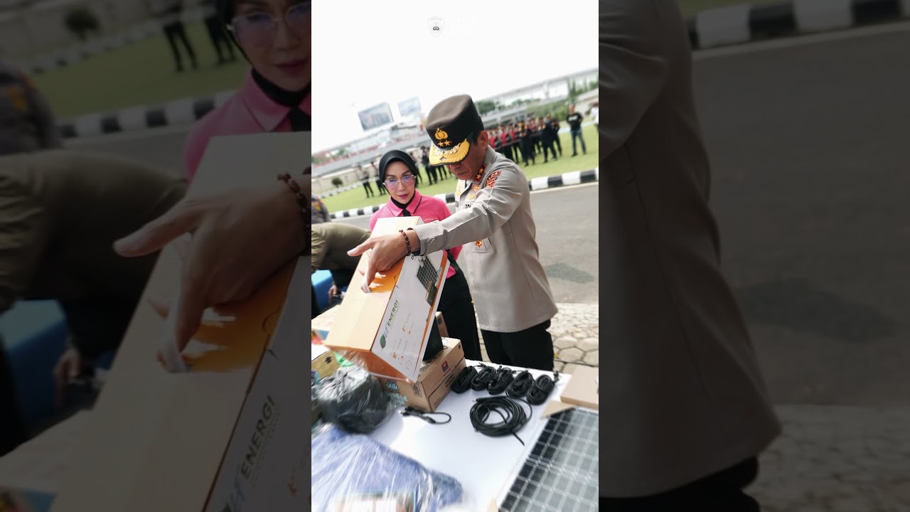 POLDA SUMSEL LEPAS BANTUAN KEMANUSIAAN UNTUK KORBAN BENCANA DI PROVINSI SUMATERA UTARA