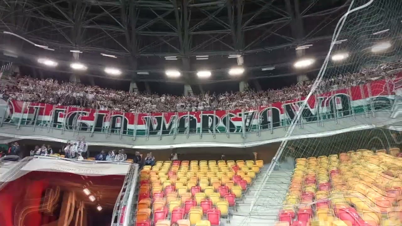 Doping kibiców Legii na meczu z Jagiellonią w Białymstoku