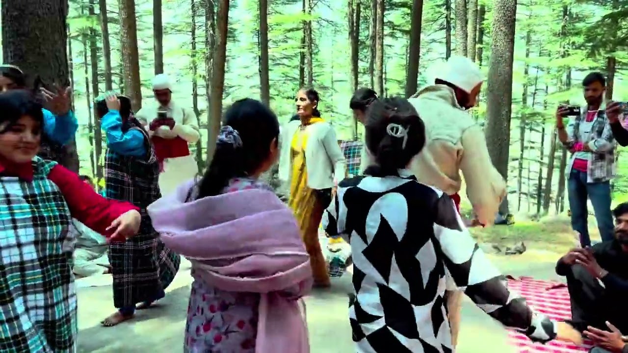 Paddar Dharti Piyari - Sushmita and Party| Paddari Song